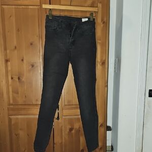 Black women's Mi Rise ankle skinny jean